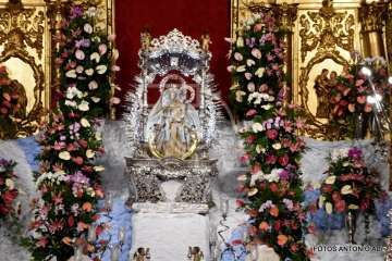 Máxima expectación en la bajada de la Virgen del Pino (Foto Antonio Alí)
